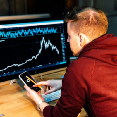 An Analyst using AI workstation to analyze data -driven decision at work